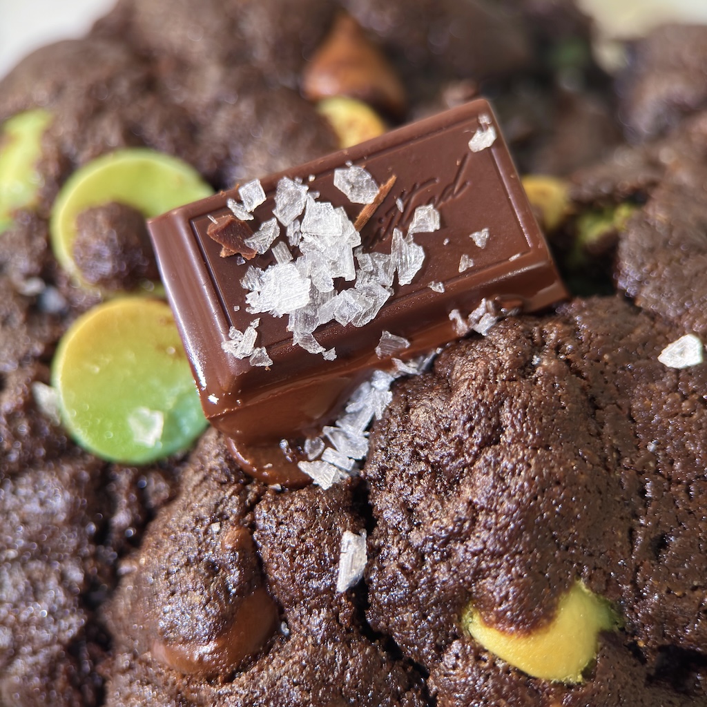 thicc mint cookie close up